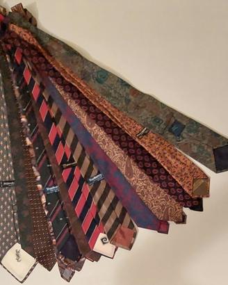Cravatte Burberrys-Etro-YSL-Pierre Cardin
