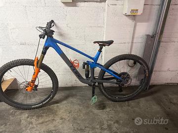 CUBE STEREO ONE 77 ACTION TEAM