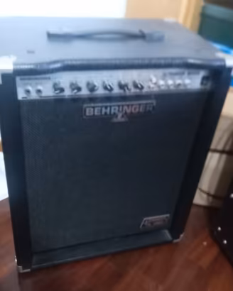 Amplificatore per basso Behringer Ultrabass BX600