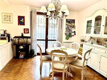 Villa di 210 m² con più di 5 locali e box auto a P