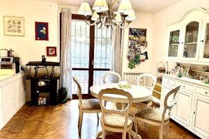 Villa di 210 m² con più di 5 locali e box auto a P