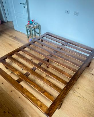 Letto matrimoniale in legno massello