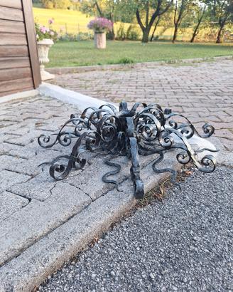 lampadario lavorato in ferro battuto 