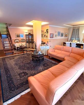 Attico di pregio, in piccolo condominio