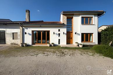 CASA SEMINDIPENDENTE A TOMBOLO