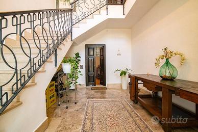 Villa di 400 m² con più di 5 locali e box auto dop