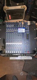 Mixer YAMAHA MG124c
