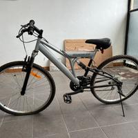 Bicicletta Mountain Bike