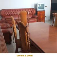 Arredo usato per sala soggiorno in stile spagnolo.