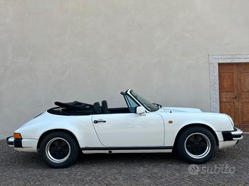 Porsche 911 Carrera Cabrio 3.2, 1984, book service