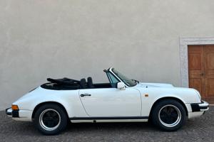 Porsche 911 Carrera Cabrio 3.2, 1984, book service