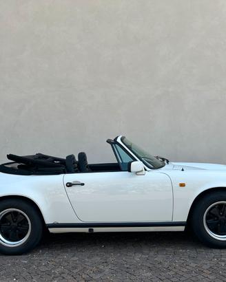 Porsche 911 Carrera Cabrio 3.2, 1984, book service