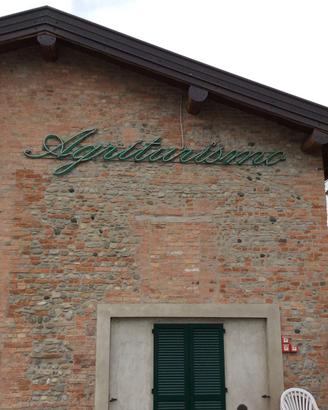 INSEGNA LUMINOSA NEON “AGRITURISMO”