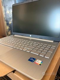 Computer HP NUOVO 15,6 pollici i7, 16 gb, 512 gb