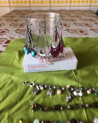 Set orecchini e braccialetti