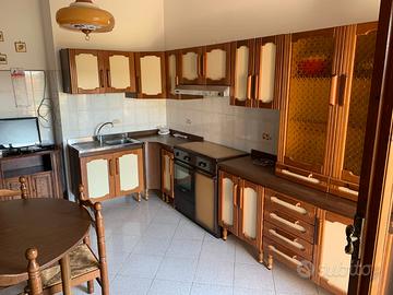 CUCINA in legno buone condizioni!!!