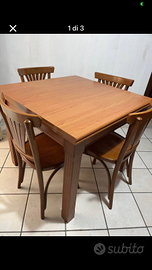 Tavolo da pranzo con 4 sedie in legno