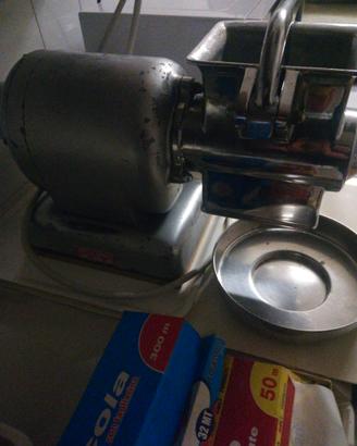 Grattugia, formaggio professionale