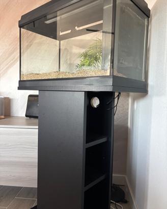 Acquario completo di accessori e mobiletto