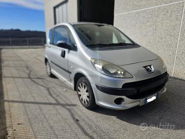 PEUGEOT 1007 1.4 HDi Happy 70cv
