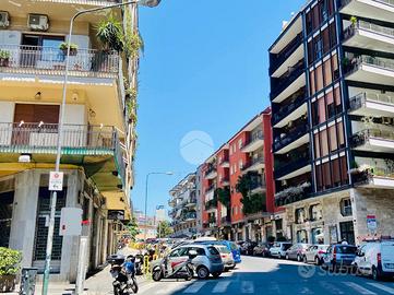 MONOLOCALE A NAPOLI