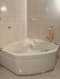 Vasca idromassaggio jacuzzi