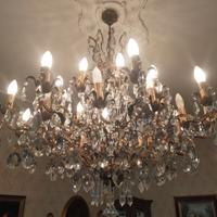 Lampadario in ferro battuto a trenta luci