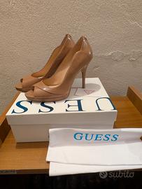 Décolleté spuntate GUESS in vernice