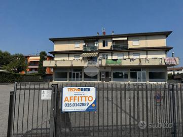 NEGOZIO A ALBANO SANT'ALESSANDRO