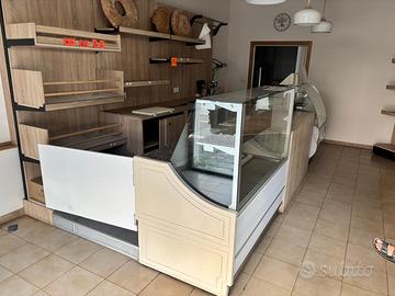 ARREDAMENTO COMPLETO PER NEGOZIO DI PANETTERIA