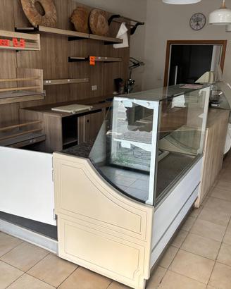 ARREDAMENTO COMPLETO PER NEGOZIO DI PANETTERIA