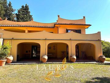 Villa di 300 m² con più di 5 locali a Impruneta