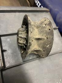 Mozzo ruoata  gilera cross ufficiale in magnesio