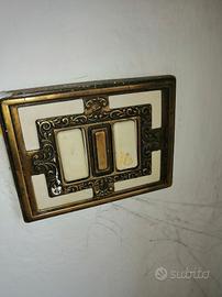 Cornici per interruttori luce