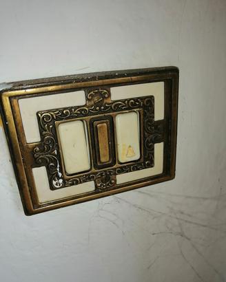 Cornici per interruttori luce