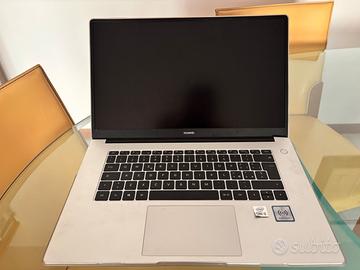 PC Portatile HUAWEI MateBook D15 con borsa e cover