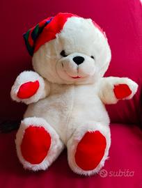 Orso bianco di peluche.
