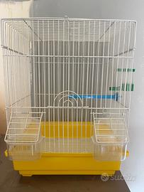 Gabbietta accessoriata con pappagallo