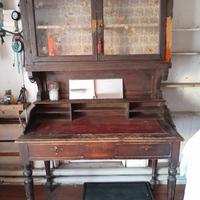 Scrittoio antico con alzata/vetrinetta