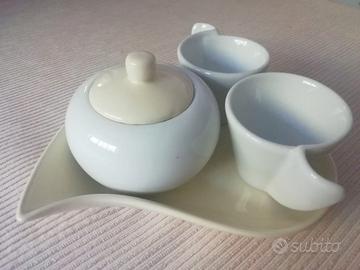 TAZZE DA CAFFE' CON ZUCCHERIERA E VASSOIO