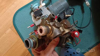 caldaia Riello residence vari pezzi di ricambio 