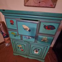 cassettiera per camera bambini disegnata a mano