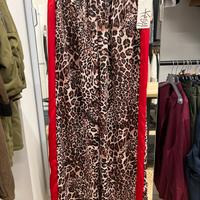 Pantalone con banda rossa