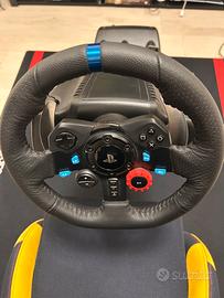 Volante e pedaliera logitech