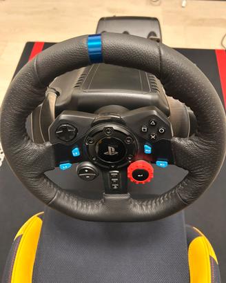 Volante e pedaliera logitech