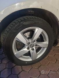 gomme da neve con cerchi in lega. 