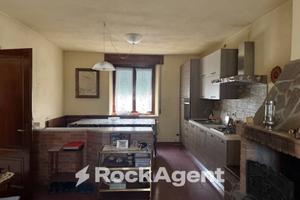 VESTOLA (PR) - CASA INDIPENDENTE CON TERRENO E BOS