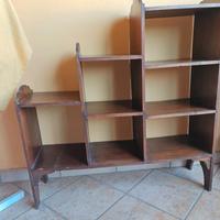 libreria piccola e stretta 