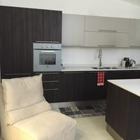 Cucina moderna con penisola