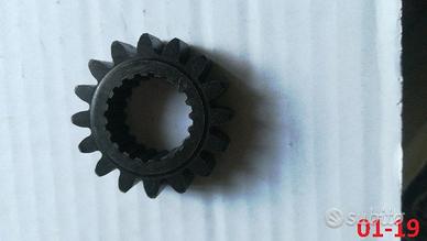 PIGNONE SECONDARIO DEL CAMBiO NUOVO YAMAH R1 07 08